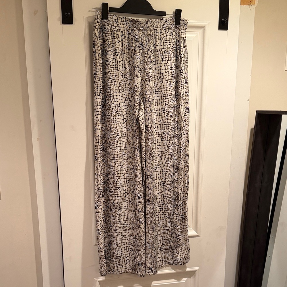 Philosophy Wide Leg Silky light Pants in Black and White Snake Print